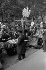 Magyarország, Budapest VI., Liszt Ferenc tér az Andrássy út (Népköztársaság útja) felé nézve., 1959, Barbjerik Ferenc, Budapest, Fortepan #148418