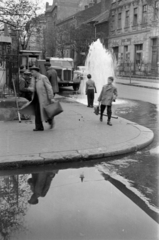 Magyarország, Budapest VI., Bajza utca az Andrássy út (Népköztársaság útja) felől a Benczúr utca felé nézve., 1957, Barbjerik Ferenc, Budapest, csőtörés, Fortepan #148479