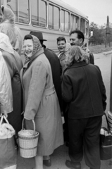 1957, Barbjerik Ferenc, raincoat, seller, looking back, Fortepan #148489