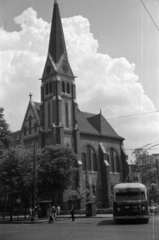 Hungary, Budapest VII., Városligeti (Gorkij) fasor - Bajza utca sarok, fasori evangélikus templom., 1958, Barbjerik Ferenc, Budapest, booth, trolley bus, Fortepan #148500