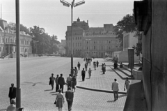 Bulgária, Szófia, plosad Knjaz Alekszandar I., balra a Nemzeti Galéria (volt királyi palota), jobbra középen az oszlopos épület Georgi Dimitrov mauzóleuma., 1959, Barbjerik Ferenc, mauzóleum, kockakő, Fortepan #148522