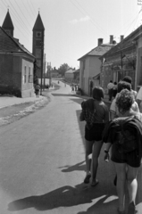 Magyarország, Balatonfüred, Kossuth Lajos utca a Szent István (Imre) tér, a Krisztus Király templom (Vöröstemplom) felé nézve., 1960, Barbjerik Ferenc, utcakép, Fortepan #148588