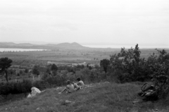 Magyarország, Balatonfüred, kilátás a Füredi öbölre és a Tihanyi-félszigetre, háttérben a Sajkodi öböl., 1960, Barbjerik Ferenc, pihenés, Fortepan #148596