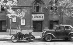 Magyarország, Budapest IX., Bakáts tér 8. DKW motorkerékpár és Ford Eifel személygépkocsi., 1950, Fortepan, cégtábla, német gyártmány, motorkerékpár, Ford-márka, DKW-márka, automobil, Ford Eifel, Budapest, Fortepan #1486