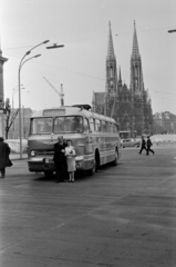 Austria, Vienna, Universitätsring a bécsi egyetem épülete mellett, a Sigmund-Freud-Park és a Votivkirche felé nézve., 1962, Barbjerik Ferenc, bus, Ikarus-brand, Fortepan #148631