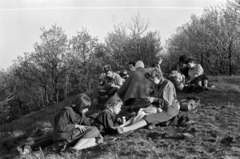 Hungary, Nyerges-hegy., 1962, Barbjerik Ferenc, picnic, relaxation, hillside, Fortepan #148679