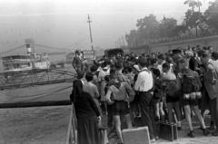 Hungary, Budapest V., pesti alsó rakpart, Vigadó téri hajóállomás., 1962, Barbjerik Ferenc, holiday, suitcase, kids, port, backpack, Budapest, pioneer tie, Fortepan #148705