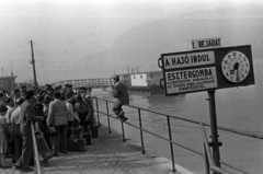 Hungary, Budapest V., pesti alsó rakpart, Vigadó téri hajóállomás., 1962, Barbjerik Ferenc, holiday, suitcase, kids, port, Budapest, Fortepan #148707