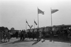 Lengyelország, Chorzów, parkoló a Śląski Stadion előtt. A felvétel a Lengyelország - Magyarország (1:1) labdarúgó-mérkőzés alkalmával, 1966. május 3-án készült., 1966, Barbjerik Ferenc, Fortepan #148731