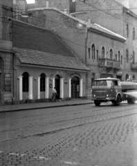 Magyarország, Budapest II., Margit körút (Mártírok útja) 14., Paksi Halászcsárda., 1963, Barbjerik Ferenc, utcakép, locsolóautó, Budapest, Fortepan #148736