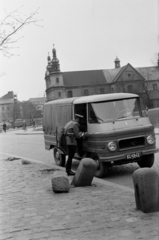 Lengyelország, Krakkó, ulica Świętego Idziego, háttérben a Sienai Szent Bernardin-templom (Kościół Rzymskokatolicki pw. św. Bernardyna ze Sieny)., 1966, Barbjerik Ferenc, Fortepan #148752