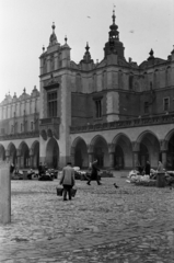 Lengyelország, Krakkó, Rynek Glówny a város főtere, Posztócsarnok (Sukiennice)., 1966, Barbjerik Ferenc, Fortepan #148759