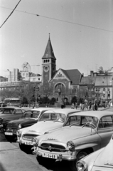 Szlovákia, Pozsony, námestie Slovenského národného povstania (egykor Vásár tér), háttérben a református templom., 1963, Barbjerik Ferenc, Csehszlovákia, templom, autóbusz, Skoda-márka, automobil, református, Wimmer Ferenc-terv, Fortepan #148770