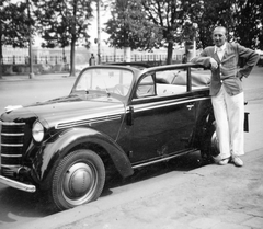 Hungary, Budapest I., Bem (Margit) rakpart a Szilágyi Dezső tér környékén. Opel Kadett személygépkocsi., 1941, Négyesi Pál, Gerrman brand, Opel-brand, automobile, Budapest, prop up on elbows, Fortepan #14886