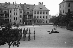 Magyarország, Budapest XI., Budaörsi út, a Károly Király (később Petőfi) laktanya udvara., 1942, Barbjerik Ferenc, Budapest, sorakozó, Fortepan #148880