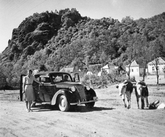 Magyarország, Szarvaskő, az előtérben Fiat 1100 B típusú személygépkocsi., 1940, Négyesi Pál, Fiat-márka, olasz gyártmány, automobil, Fiat 1100B, Fortepan #14893