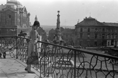 Magyarország, Pécs, Széchenyi tér a Dzsámi elöl a Városháza felé nézve, középen a Szentháromság-szobor., 1959, Fortepan/Album027, Fortepan #148938