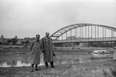 Magyarország, Újszeged, Szeged, Tisza-part, háttérben a Belvárosi híd és a Móra Ferenc Múzeum., 1955, Fortepan/Album027, híd, folyó, Mihailich Győző-terv, Fortepan #148963