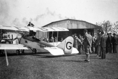 Egyesült Királyság, Cardiff, angol Avro Avian repülőgép., 1930, Négyesi Pál, közlekedés, brit gyártmány, pilóta, repülőgép, repülőtér, Avro-márka, Avro Avian, biplán, hangár, Fortepan #14900