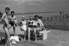 Hungary, Balatonalmádi, Wesselényi strand., 1957, Fortepan/Album027, hairy chest, akimbo, intertwined fingers, Fortepan #149002