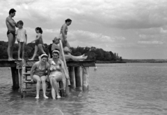 Hungary, Balatonalmádi, Wesselényi strand., 1957, Fortepan/Album027, sitting on stairs, Fortepan #149004