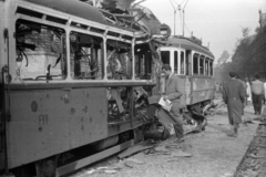 Magyarország, Budapest VIII., József körút a Rákóczi térnél, a villamos mögött a Kölcsey utca és a Scheiber Sándor (Bérkocsis) utca közötti házak., 1956, Fortepan/Album027, forradalom, villamos, járműroncs, Budapest, Fortepan #149264