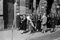 Magyarország, Budapest VII., a felvétel a Damjanich utca 34. előtt készült., 1954, Fortepan/Album027, Budapest, kariatida, Közért Vállalat, Fortepan #149316