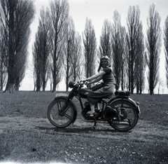 1942, Tóth Árpád, motorcycle, CZ-brand, girls'n'cars, Fortepan #149384