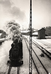 Hungary, Győr, vasútállomás, az oszlop mögött a Városháza tornya látszik., 1920, Tóth Árpád, steam locomotive, railway, railroad switch, Fortepan #149475