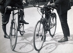 1935, Szöllősy Kálmán, bicycle, shadow, chain, bicycle parts, one leg standing, Fortepan #149501