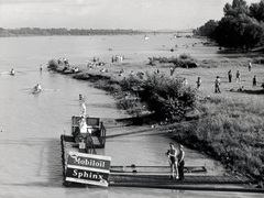 Hungary, Budapest III., Római part a Temesvári (Horthy Miklós) utcától nézve, háttérben az Újpesti vasúti híd., 1935, Szöllősy Kálmán, paddling, photography, Mobiloil-brand, Budapest, Fortepan #149515