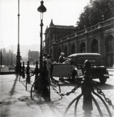 Magyarország, Budapest I., Ybl Miklós tér, jobbra a Várkert Bazár., 1937, Szöllősy Kálmán, rendszám, Budapest, Fortepan #149531