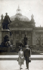 Germany, Berlin, Königsplatz (később a Platz der Republik), Bismarck emlékmű, háttérben a Reichstag épülete., 1921, Barna Imre, public building, parliament, Paul Wallot-design, Otto von Bismarck-portrayal, Fortepan #150076