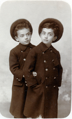 1905, Barna Imre, twins, double portrait, brothers, hands in pockets, double-breasted coat, Fortepan #150109