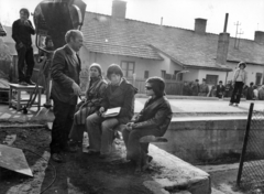 Magyarország, a Két pont között a legrövidebb görbe című film rendezője Révész György gyermekszereplőkkel beszélget., 1975, Révész György, Jávor István, Fortepan #150261