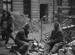 Hungary, Budapest IX., az Üllői út 69. számú ház udvara helyreállítási munkák idején., 1957, Kiszely György, construction, working clothes, working woman, wheelbarrow, brick, Budapest, quilted coat, Fortepan #150504