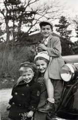 1941, Varga Csaba dr., DKW-brand, kids, automobile, sitting on the shoulders, Fortepan #150560