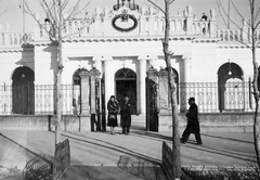 Irán, Teherán, Valiasr (Pahlavi) út a Café Baladieh (Café Shahrdari) előtt (később a Városi Színház épült fel a helyén)., 1938, Saly Noémi, oszlop, Fortepan #15073