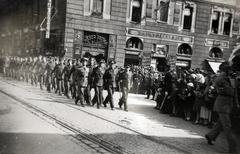 Magyarország, Pécs, Széchenyi tér, díszmenet, háttérben a Városháza., 1938, Varga Csaba dr., villamos, Fortepan #150756