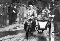 Hungary, Budapest V., Ferenciek tere (Apponyi tér), balra a Veres Pálné utca torkolata. A Magyar Túraút motoros túraverseny startja. Oldalkocsis Scot motorkerékpáron ifj. Fancsek Imre (23)., 1925, Saly Noémi, motorcycle, cop, motorcycle with sidecar, starting number, Budapest, Fortepan #15088