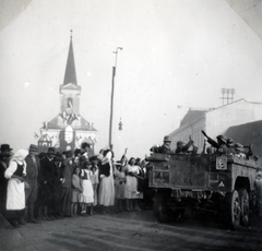 Románia,Erdély, Magyarlápos, a felvétel a magyar csapatok bevonulása idején készült. Háttérben a református templom., 1940, Varga Csaba dr., területgyarapodás, Rába-márka, Rába 38M Botond, Fortepan #151005