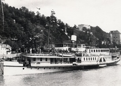 Németország, Passau, a Szent Gellért gőzhajó a Dunán. Jobbra a háttérben a Luitpoldbrücke és Veste Niederhaus., 1936, Szánthó Zoltán, Szőke Tisza I./Táncsics/Szent Gellért hajó, gőzhajó, hajókirándulás, Fortepan #151224