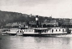 Magyarország, Budapest I., a József főherceg gőzhajó a Dunán, háttérben a Várkert rakpart (Zita királyné út) házsora., 1936, Szánthó Zoltán, hajó, gőzhajó, Budapest, 314. állóhajó/1. állóhajó/Dömös/József főherczeg/Varjú/Dózsa György hajó, Fortepan #151230