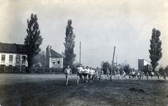 Magyarország, Budapest III., OTE sporttelep (később III. kerületi TVE, ma III. kerületi TUE), háttérben a Rádl árok lakóházai., 1928, Szabó Dezső, futóverseny, Budapest, Fortepan #151276