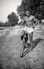 Hungary, Győr, 1935, Halmosi Sándor, bicycle, muscle, suntanned, half-naked, Fortepan #151322