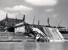 Magyarország, Budapest II., a lerombolt Margit híd budai hídfője., 1945, Bujdosó Géza, Budapest, háborús kár, hídroncs, Fortepan #151413