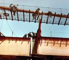 Magyarország, Budapest, az Erzsébet híd építése, pályaegység beemelése., 1964, Bujdosó Géza, színes, folyó, hídépítés, Duna, Duna-híd, Sávoly Pál-terv, Fortepan #151440