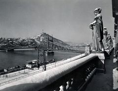 Magyarország, Budapest IX., a Szabadság híd a Magyar Közgazdaságtudományi Egyetem (később Corvinus Egyetem) épületéről nézve., 1955, Bujdosó Géza, Seidner Zoltán, híd, folyó, Duna, Budapest, Duna-híd, Feketeházy János-terv, Fortepan #151456