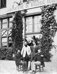 France, Fontainebleau, a párizsi egyetem (Université Paris-Diderot) biológiai laboratóriuma a város melletti erdőben., 1904, Saly Noémi, hat in hand, french sign, Fortepan #15160