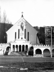 Magyarország, Komló, Templom tér, Szent Borbála-templom., 1972, Baka István Péter, templom, katolikus, Jézus Krisztus-ábrázolás, Irsy László-terv, Fortepan #151636